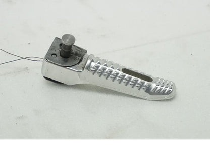 Framsidan på Fotpinne från en BMW S 1000 RR -2010 motorcykel.