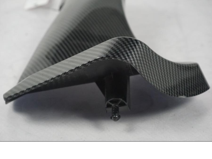 Snett uppifrån på Instrumentpanelkåpa från en Kawasaki ZX-6R -2005 motorcykel.