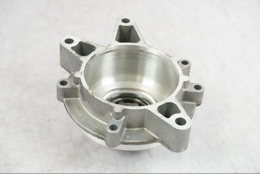 Baksidan på Generator från en BMW K 1200 S -2005 motorcykel.