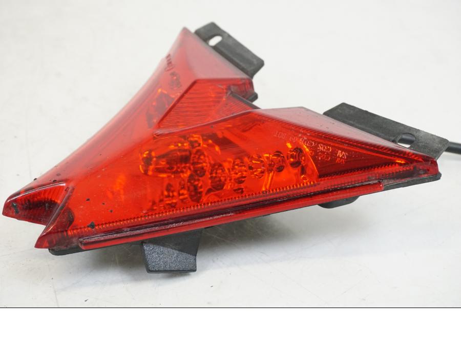 Snett uppifrån på Baklampa från en Aprilia Tuono V4R -2011 motorcykel.