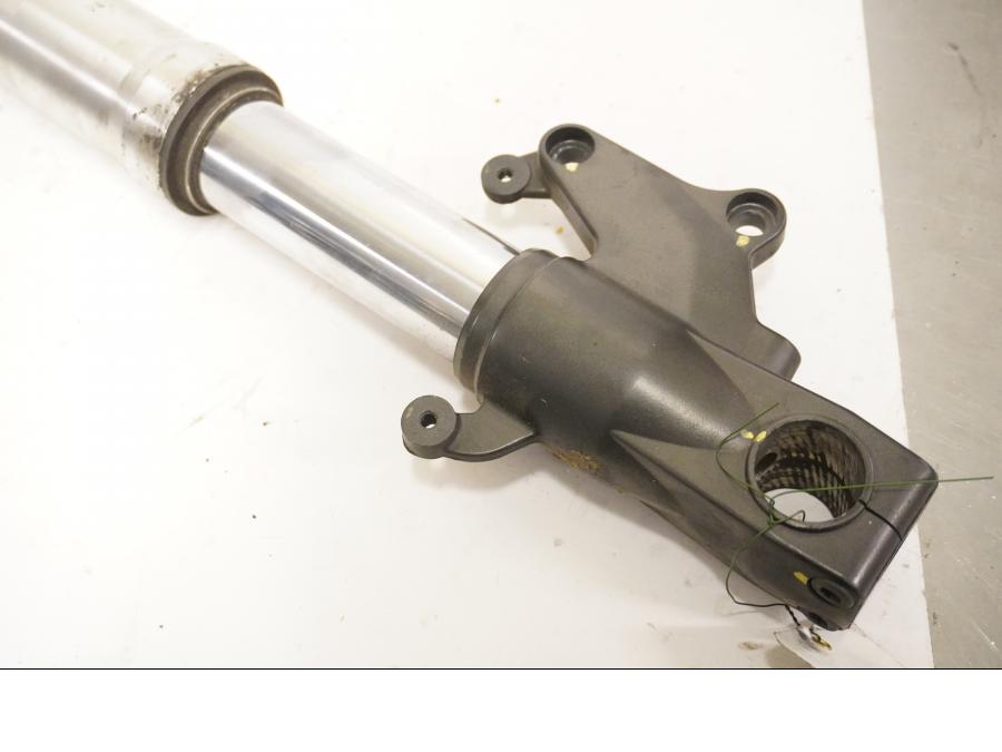 Baksidan på Gaffelben från en Cagiva Raptor 1000 -2002 motorcykel.