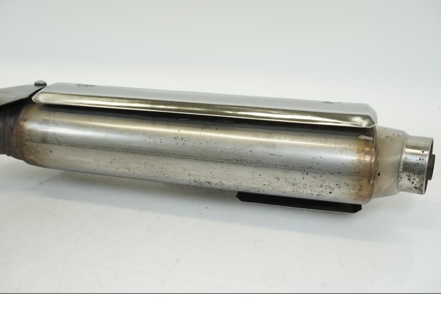 Snett uppifrån på Ljuddämpare från en Honda XL 1000 V -1999 motorcykel.