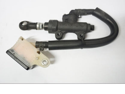 Baksidan på Bromshuvudcylinder från en Honda CBR 1000 RR -2007 motorcykel.