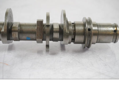 Vänster sida på Kamaxel från en Ducati Multistrada 1260 -2020 motorcykel.