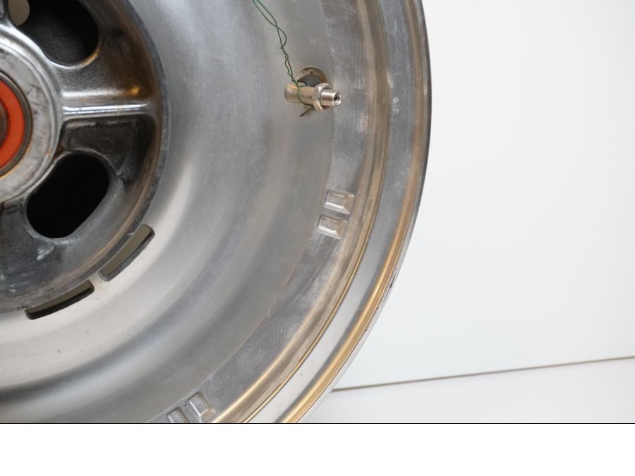 Extrabild6 på Fälg från en Kawasaki VN 900 -2007 motorcykel.