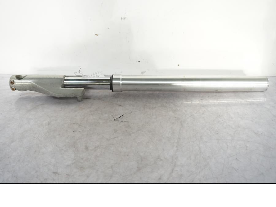 Framsidan på Gaffelben från en Kawasaki VN 1500 Mean Streak -2002 motorcykel.