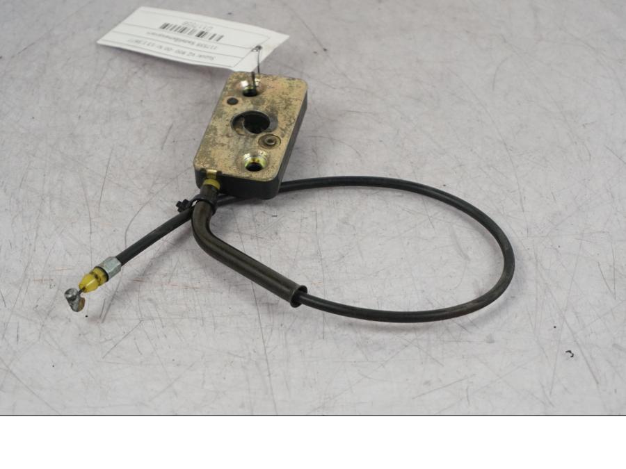 Framsidan på Sadellåsmekanism från en Suzuki VZ 800 -2000 motorcykel.