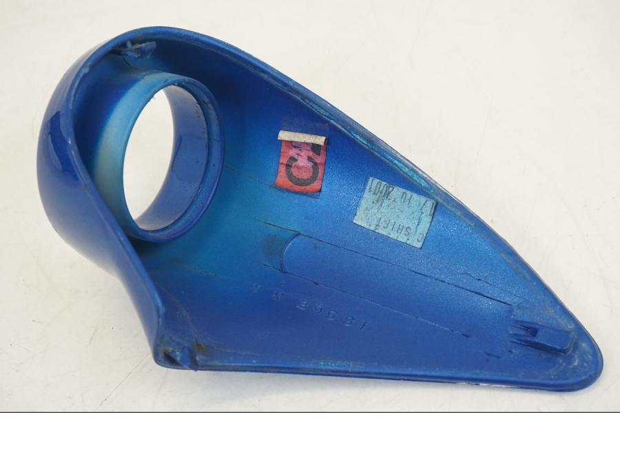 Snett uppifrån på Luftintag från en Triumph TT 600 -2002 motorcykel.