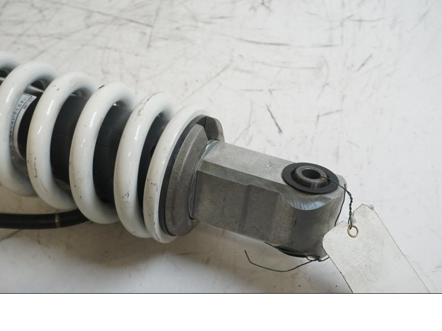 Baksidan på Stötdämpare från en Kawasaki Versys 1000 -2012 motorcykel.