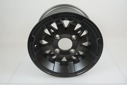 Baksidan på Fälg från en Yamaha YFM 700 Grizzly -2018 motorcykel.