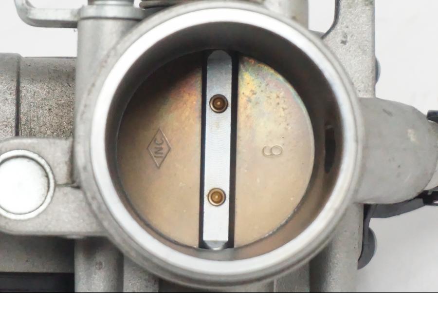 Snett uppifrån på Spjällhus från en BMW F 650 CS -2002 motorcykel.