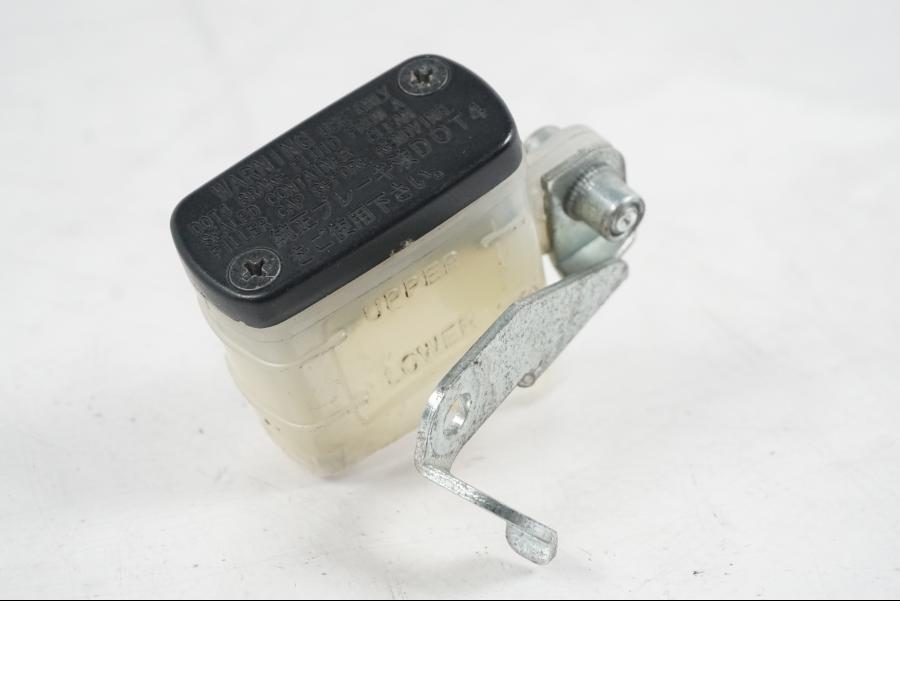 Höger sida på Bromsvätskebehållare från en MV Agusta Dragster -2014 motorcykel.