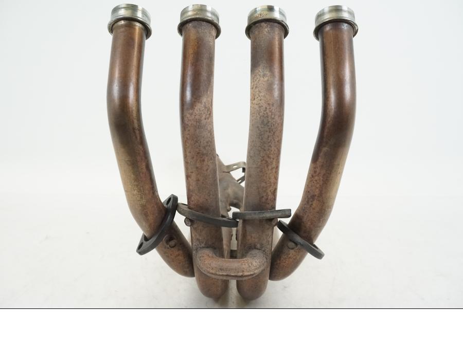 Snett nerifrån på Grenrör från en Yamaha YZF R6 -1999 motorcykel.