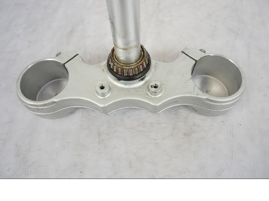 Baksidan på Gaffelkrona från en KTM 640 SM -2005 motorcykel.