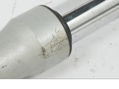 Snett nerifrån på Gaffelpaket från en BMW F 650 -1998 motorcykel.