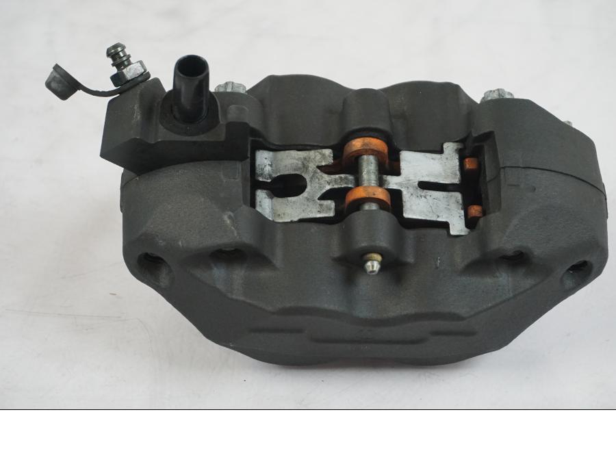 Höger sida på Bromsok från en Kawasaki Z 900 -2021 motorcykel.