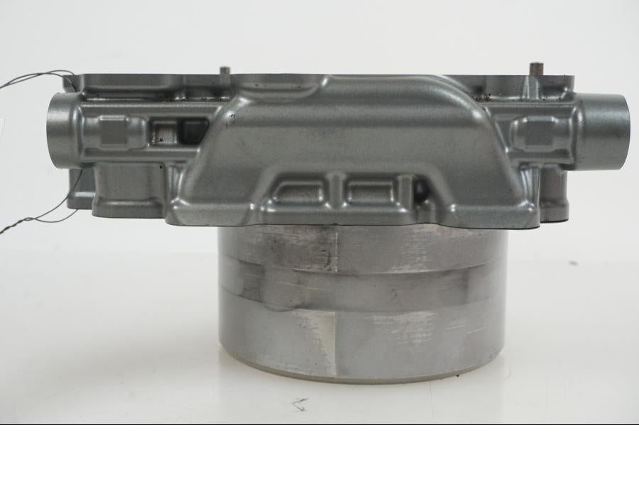 Vänster sida på Cylinder från en KTM 1290 Super Duke R -2021 motorcykel.