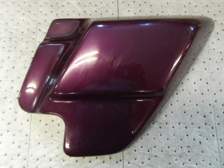 Framsidan på Sidopanel från en H-D Touring Road King FLHR/I -1997 motorcykel.