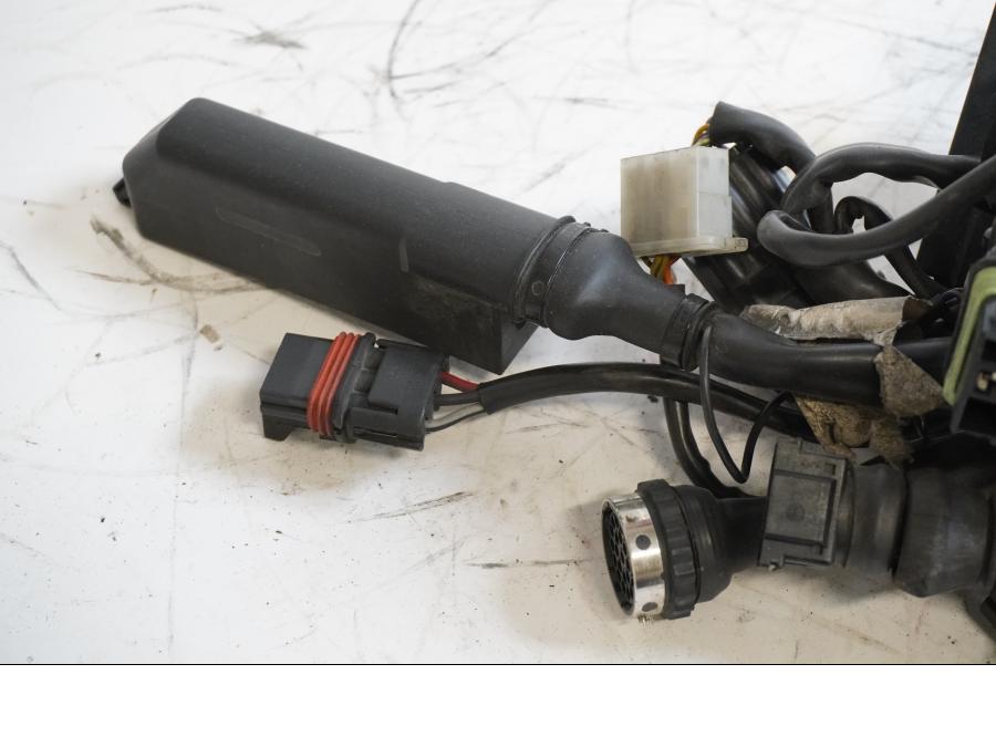 Vänster sida på Kabelstam från en Ducati 748 -1999 motorcykel.