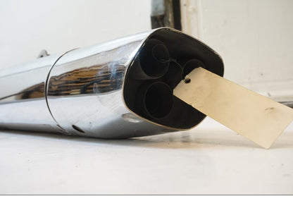 Baksidan på Ljuddämpare från en Honda GL 1800 -2004 motorcykel.