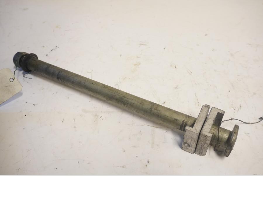 Framsidan på Axel från en Suzuki DL 1000 -2003 motorcykel.