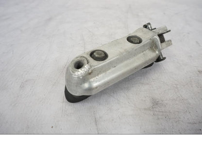 Snett nerifrån på Fotpinne från en Honda VTR 1000 F -1997 motorcykel.