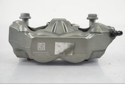 Höger sida på Bromsok från en KTM 1290 Super Duke R -2022 motorcykel.