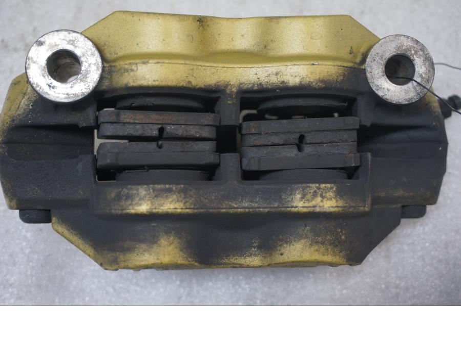 Vänster sida på Bromsok från en Suzuki GSX-R 1000 -2003 motorcykel.