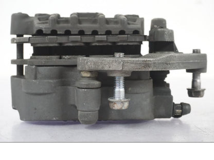 Snett nerifrån på Bromsok från en Honda NT 650 V -2002 motorcykel.