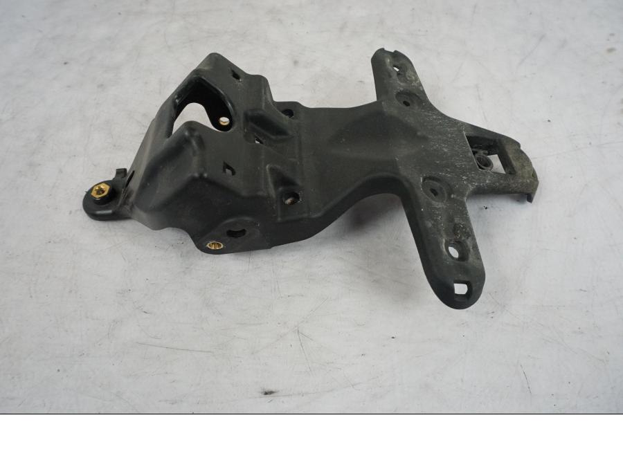 Vänster sida på Skylthållare från en Triumph Bonneville T120 -2021 motorcykel.