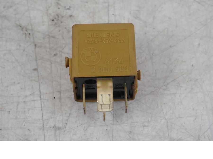 Framsidan på Relä från en BMW R 1100 GS -1998 motorcykel.