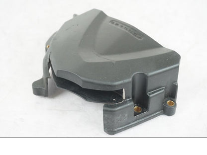 Framsidan på Kedjeskydd från en Triumph Street Triple R -2011 motorcykel.