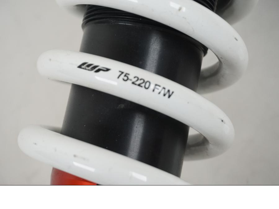 Höger sida på Stötdämpare från en KTM 690 SMCR -2019 motorcykel.