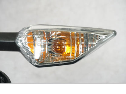 Snett uppifrån på Blinkers från en Kawasaki Z 900 -2019 motorcykel.