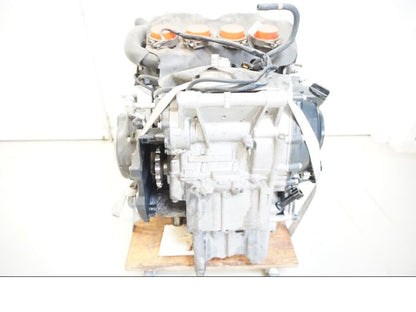 Baksidan på Motor från en Yamaha YZF R6 -2006 motorcykel.