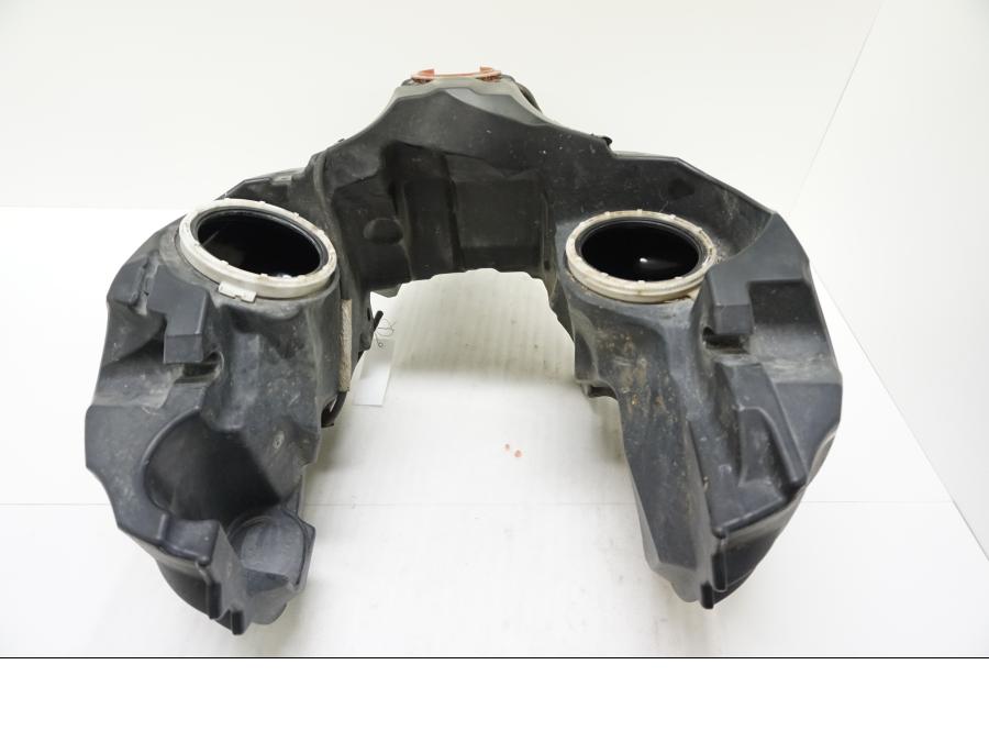 Vänster sida på Bensintank från en BMW R 1200 GSA -2011 motorcykel.