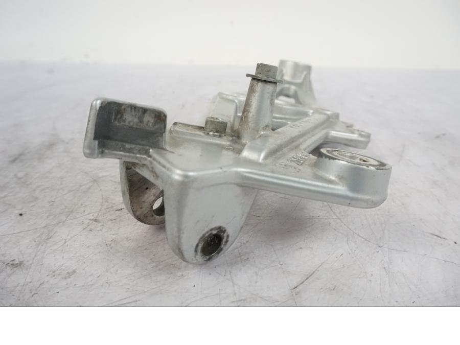 Snett uppifrån på Fotpinnefäste från en BMW R 1150 GS -2002 motorcykel.