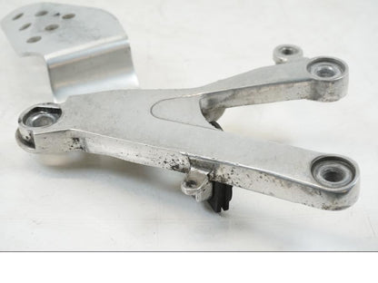 Höger sida på Fotpinnefäste från en Yamaha YZF R6 -1999 motorcykel.