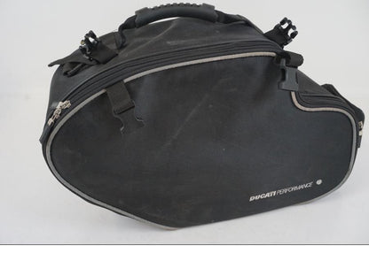 Framsidan på Väska från en Universal Universal -0 moped.