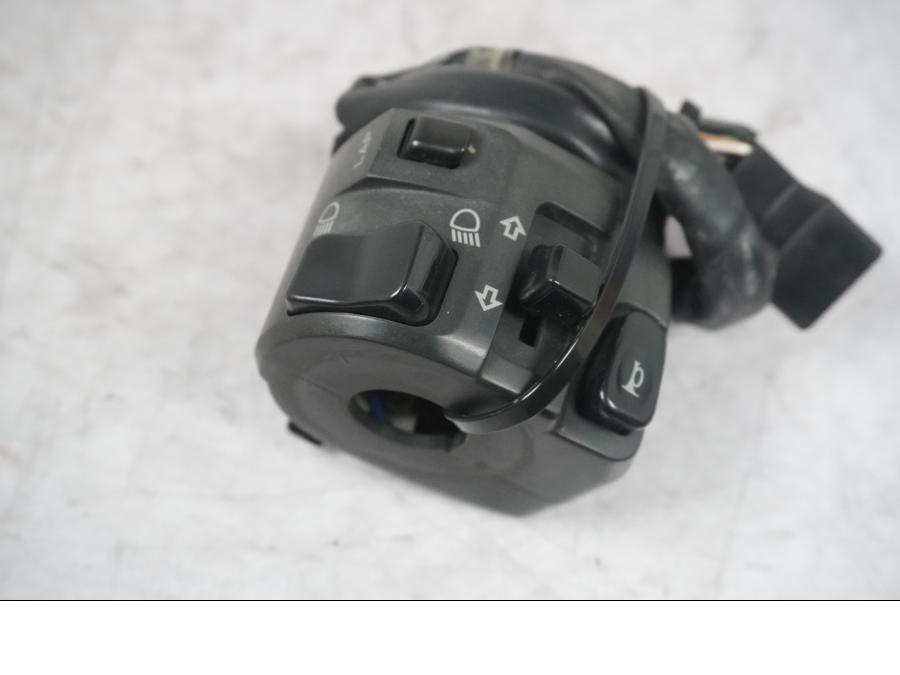 Baksidan på Styrelreglage från en Kawasaki ZX-10R -2008 motorcykel.