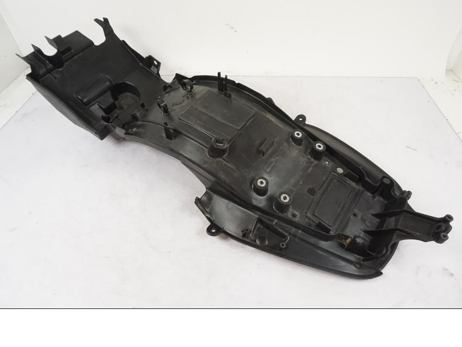 Framsidan på Undertail från en Kawasaki ZZ-R 1400 -2009 motorcykel.