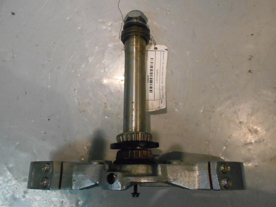 Baksidan på Gaffelkrona från en Kawasaki VN 1500 Mean Streak -2003 motorcykel.