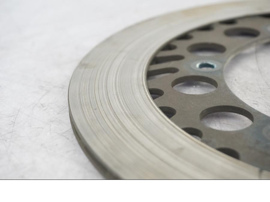 Baksidan på Bromsskiva från en Yamaha FJ 1200 -1986 motorcykel.