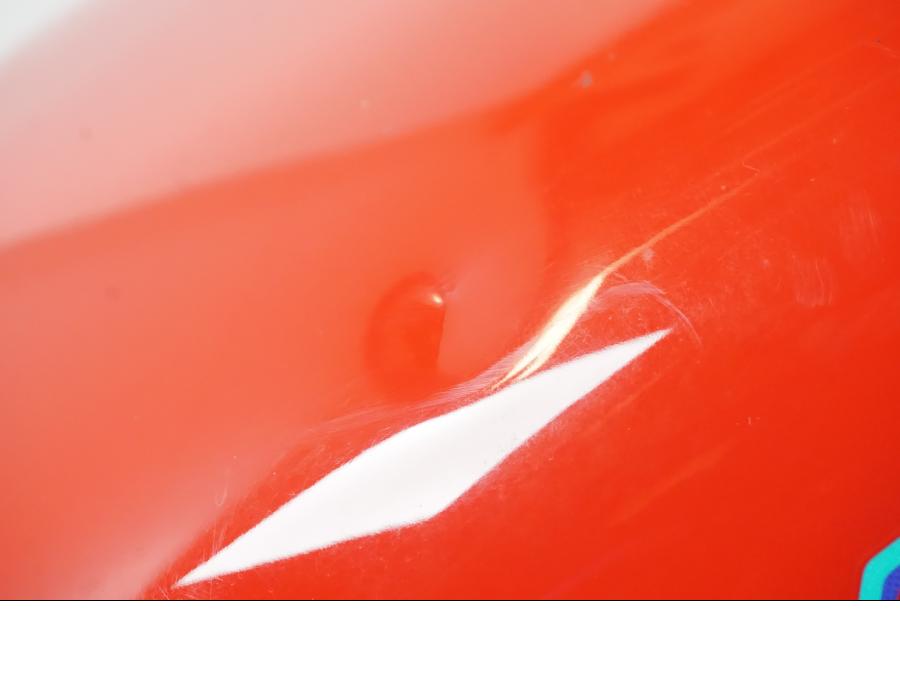 Vänster sida på Bensintank från en Honda NTV 650 -1997 motorcykel.