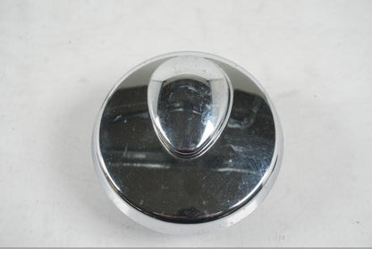 Snett uppifrån på <p>Låssats från Suzuki VL 800 2004.</p>

<p>Tändningslås, tanklock, hjälmlås, lucklås och 2st nycklar.</p> motorcykel.