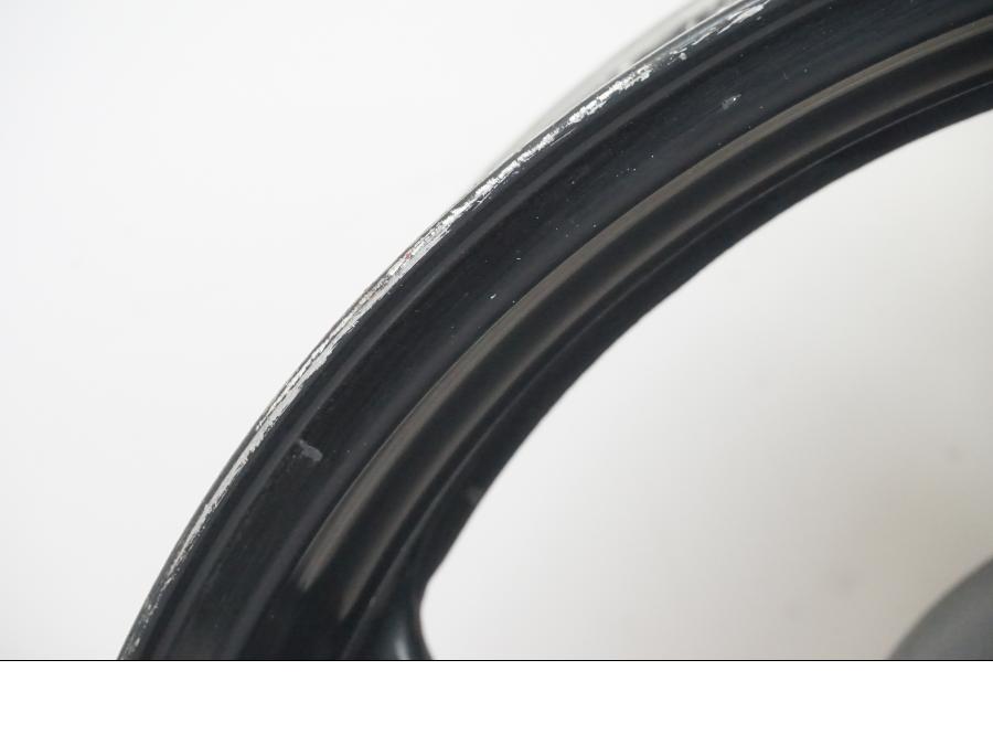 Snett uppifrån på Fälg från en Honda CBR 1100 XX -1999 motorcykel.