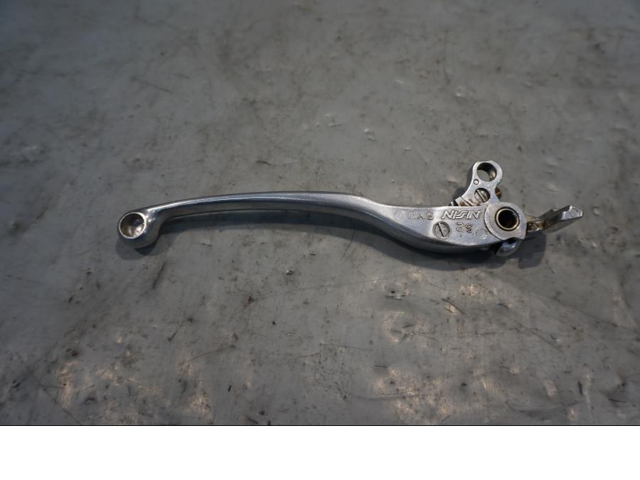 Baksidan på Kopplingsgrepp från en Yamaha XT 1200 Z -2011 motorcykel.