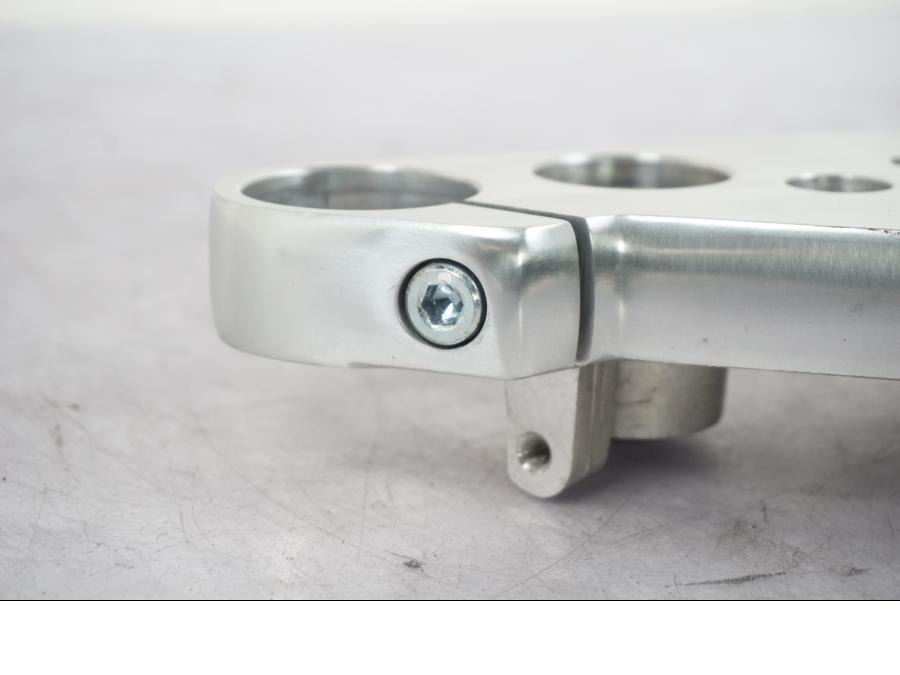 Vänster sida på Gaffelkrona från en Honda VT 600 C -1998 motorcykel.