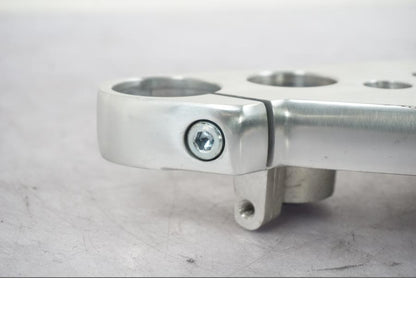 Vänster sida på Gaffelkrona från en Honda VT 600 C -1998 motorcykel.