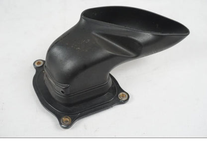 Framsidan på Luftburksnorkel från en MV Agusta Dragster -2014 motorcykel.